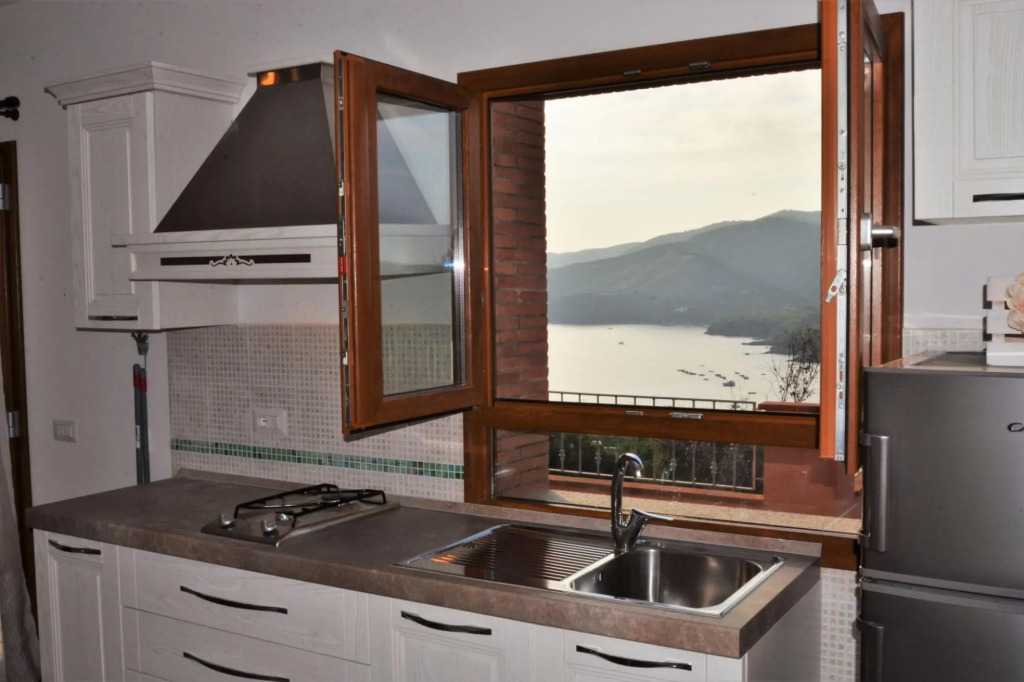 Two semi-detached houses in the immediate vicinity, for a total of three apartments on a 5-acre lot.-Villetta Zuccale 2