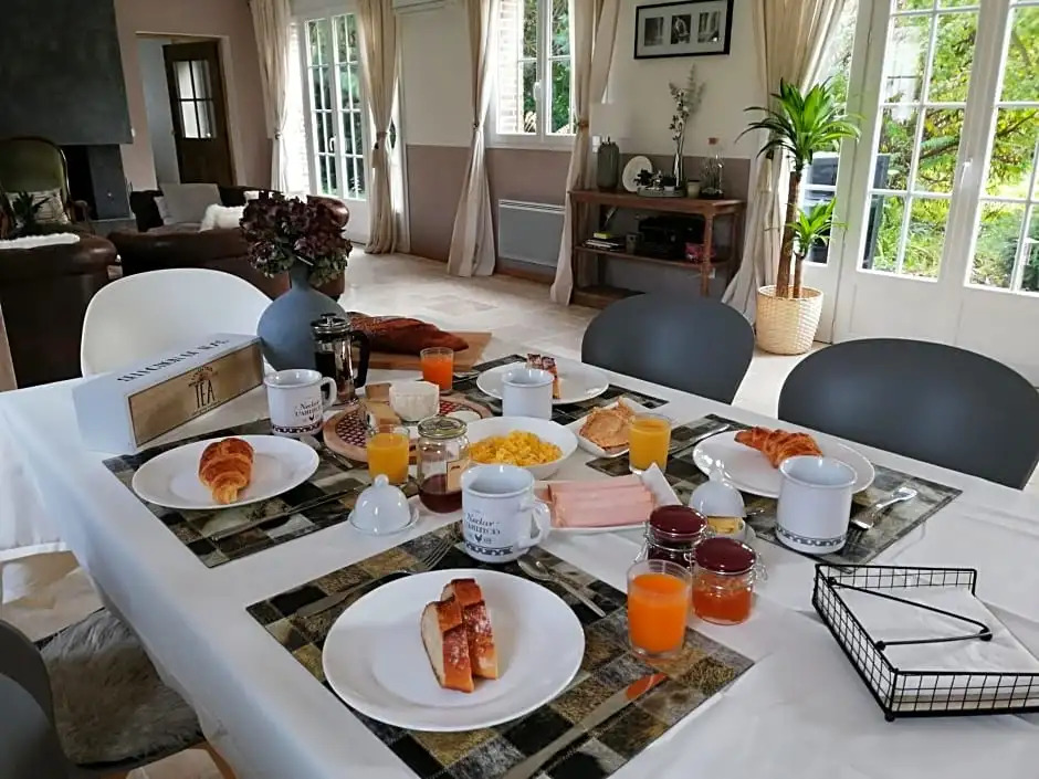 Le Clos Bel Ami Chambre dhôtes avec piscine