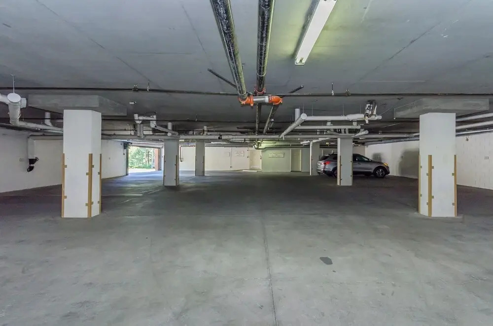 Silver Bear 18 Walk to Canyon Lodge, Cozy, Underground Parking by RedAwning