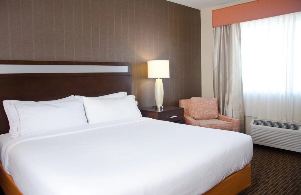 Holiday Inn Express Hotel & Suites Watertown - Thousand Islands by IHG
