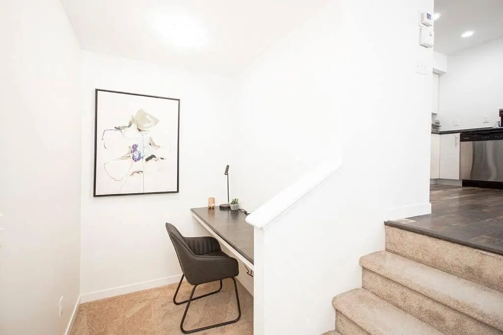 Luxurious 3 Bedroom Townhouse Free Parking and Wifi