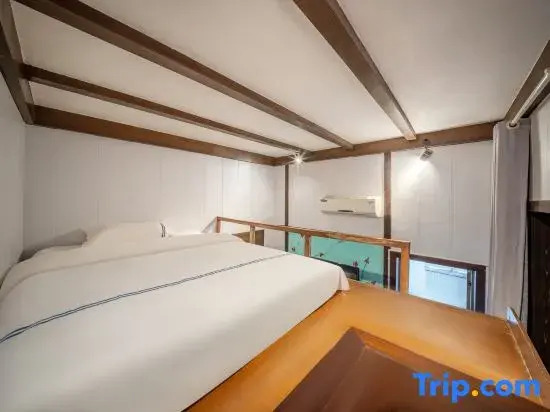 Qingya Courtyard · Sunny Villa · Designer Miaofeng Boutique Stay (Fenghuang Ancient Town)
