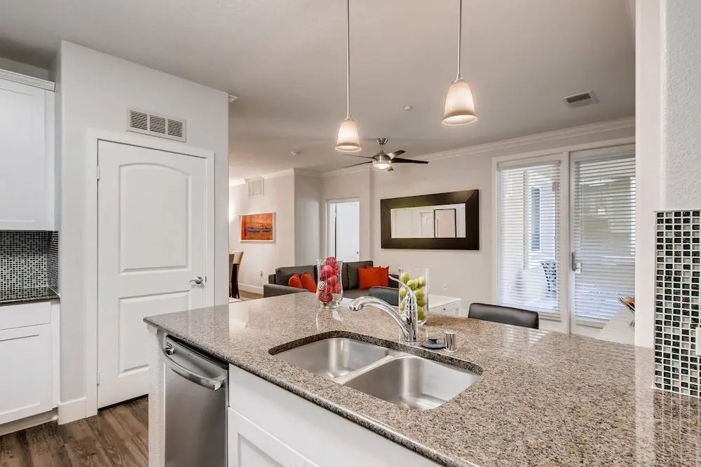 Immaculate 2BR/2BTH - Office/dining seating - Fast WIFI - Patio - Free Parking! (FV2)