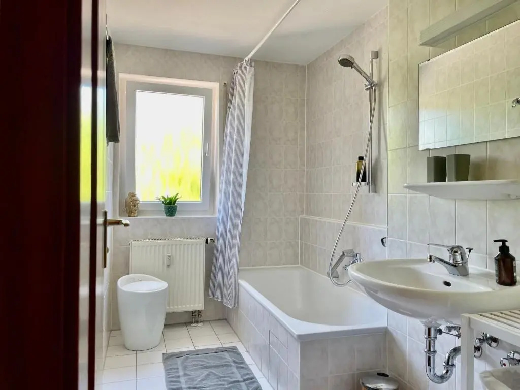 Holiday Business Apartment I 2,5 room I 60qm I Highspeed WLAN l near City and Fair I Automobil und Tech-Company