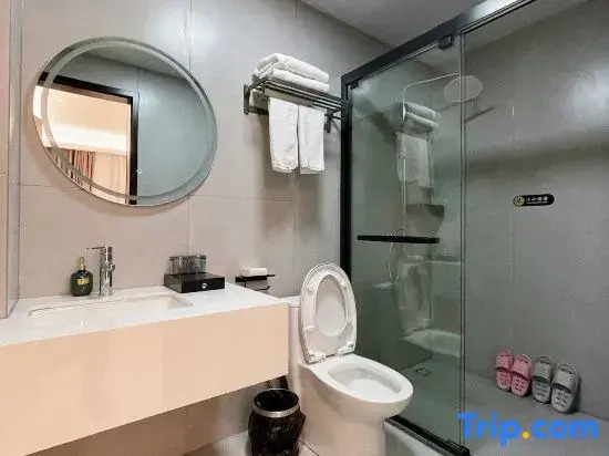 Xiyue Four Seasons Hotel (Nanjing Lukou International Airport Tongshan Subway Station)