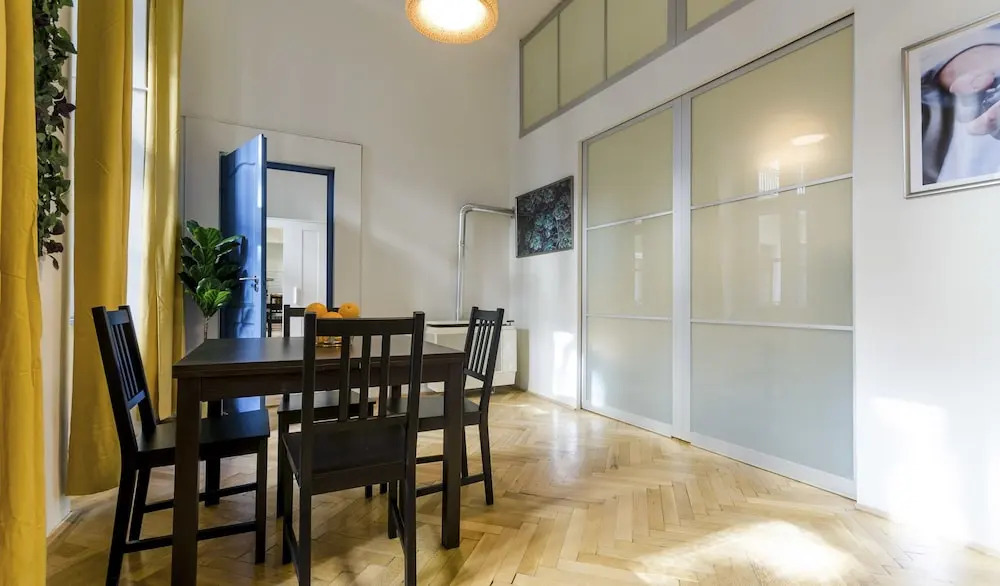 Chic Tarragon Apartments