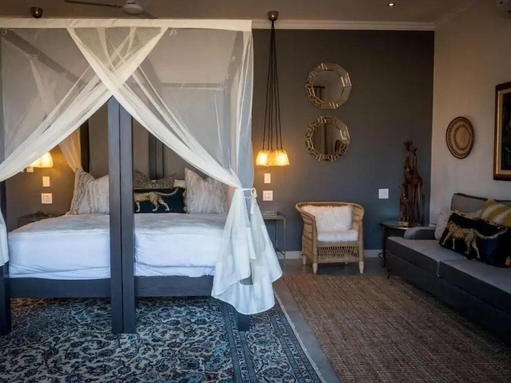 Safari Moon Luxury Bush Lodge