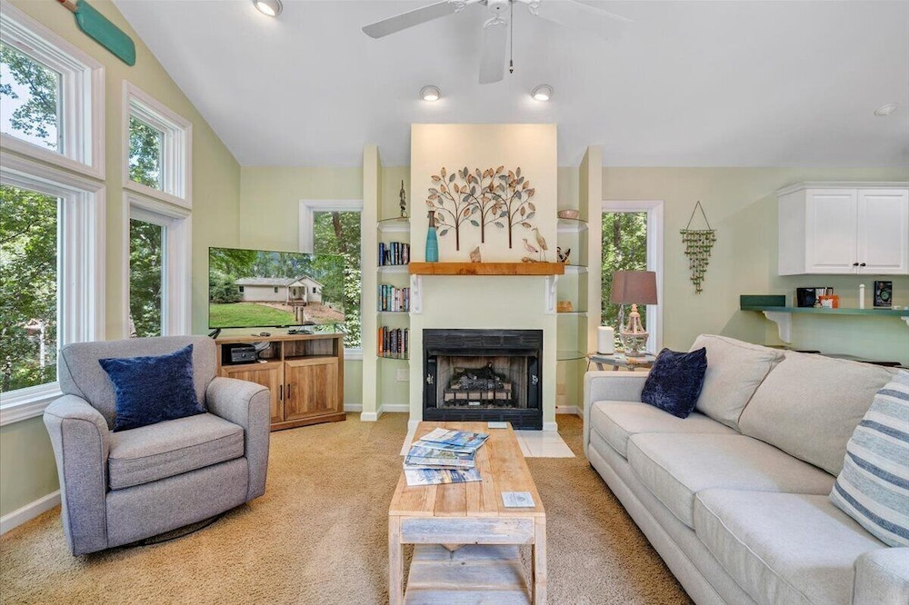 Reel Relaxed - Lakefront w/ Private Dock!