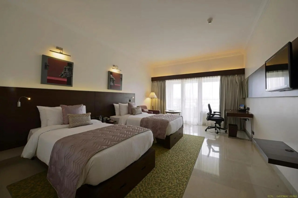 Hotel Naveen Lakeside