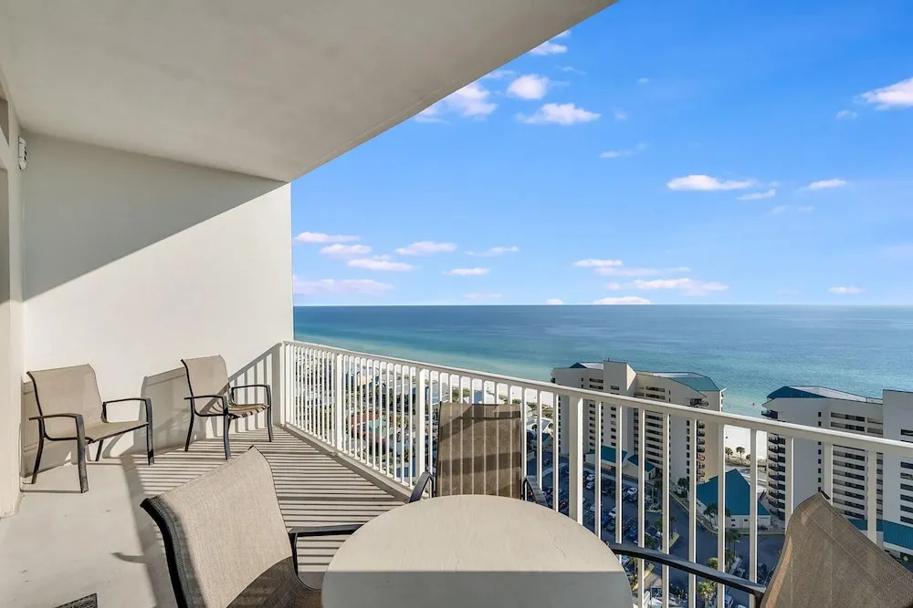 Laketown Wharf 2018