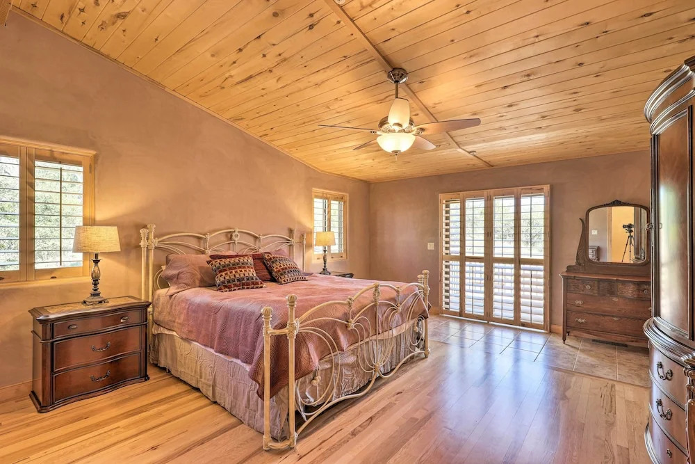 5 Mi to Butte Creek Trail: Prescott Home w/ Deck!