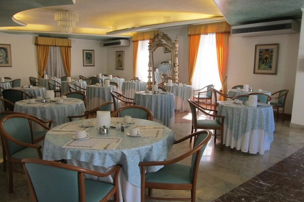Hotel Vello dOro