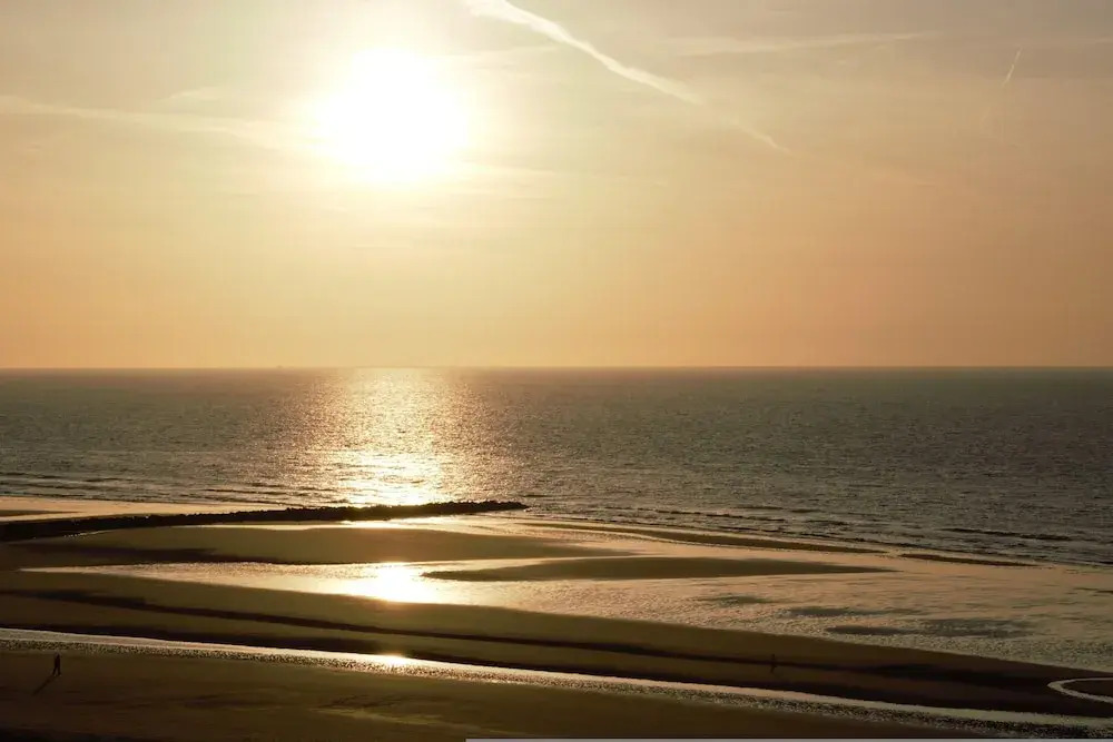 Coastal Apartment in Middelkerke Steps From the Sea