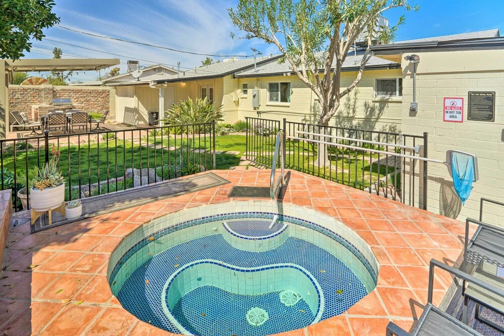 Scottsdale Retreat w/ Hot Tub, 2 Mi to Old Town