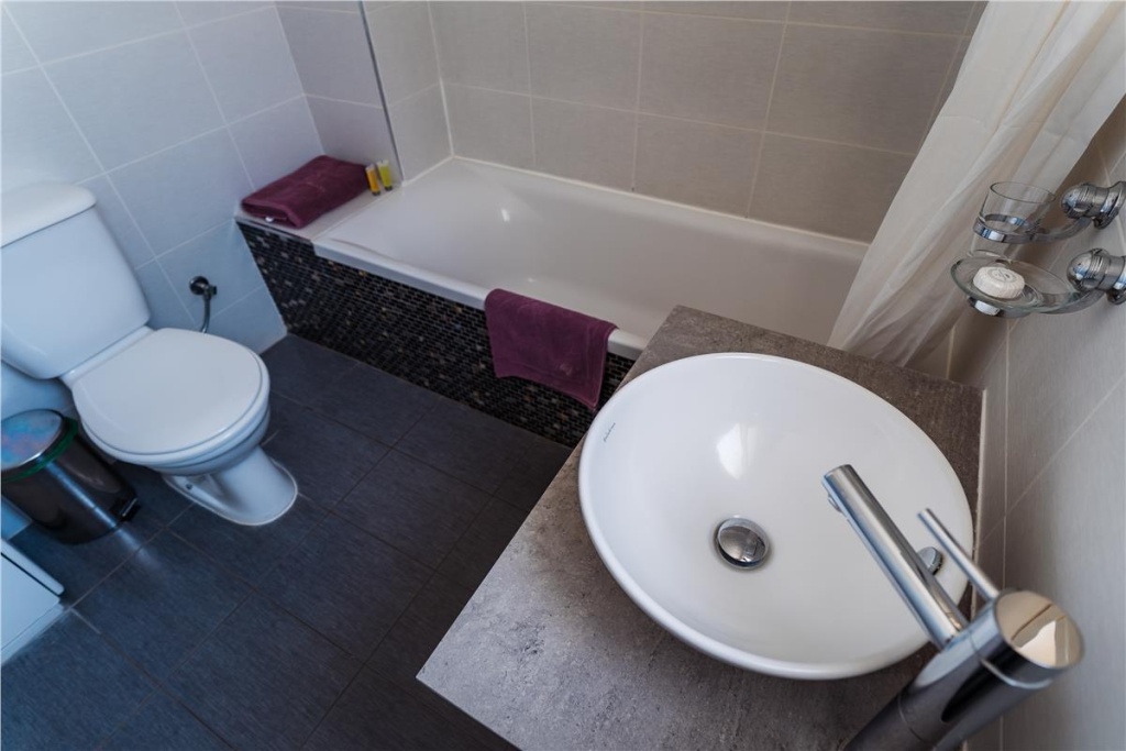 Vrachia Beach Hotel & Suites