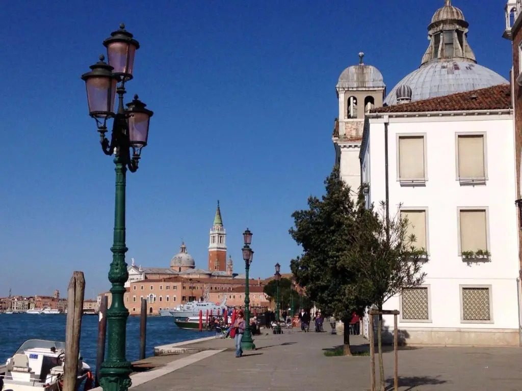 Venetian Mood: Secret Garden