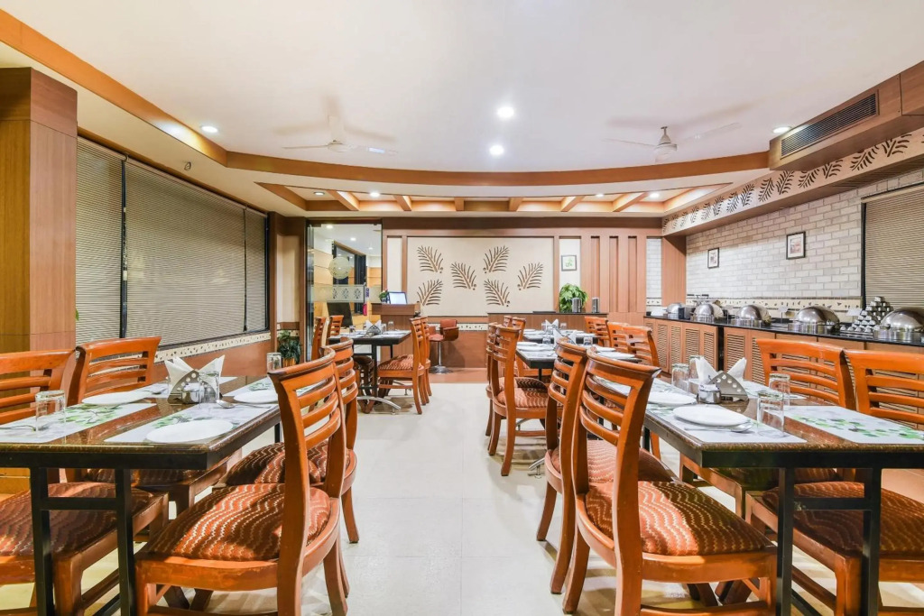 Super OYO Capital O 37664 Hotel Grand Plaza
