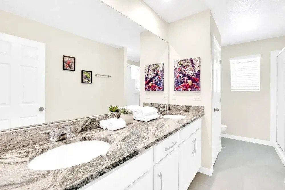 Vibrant 7BR Home With Pool Hot Tub and Games Room