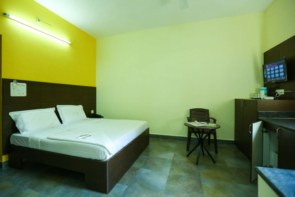 Season 4 Residences -Thiruvanmiyur Near Tidel park Apollo Proton cancer center and IIT Madras Research Park