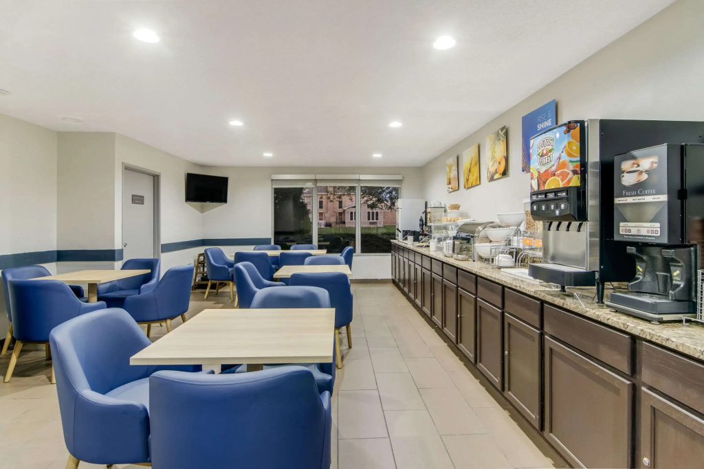 Comfort Suites near I-80 and I-94