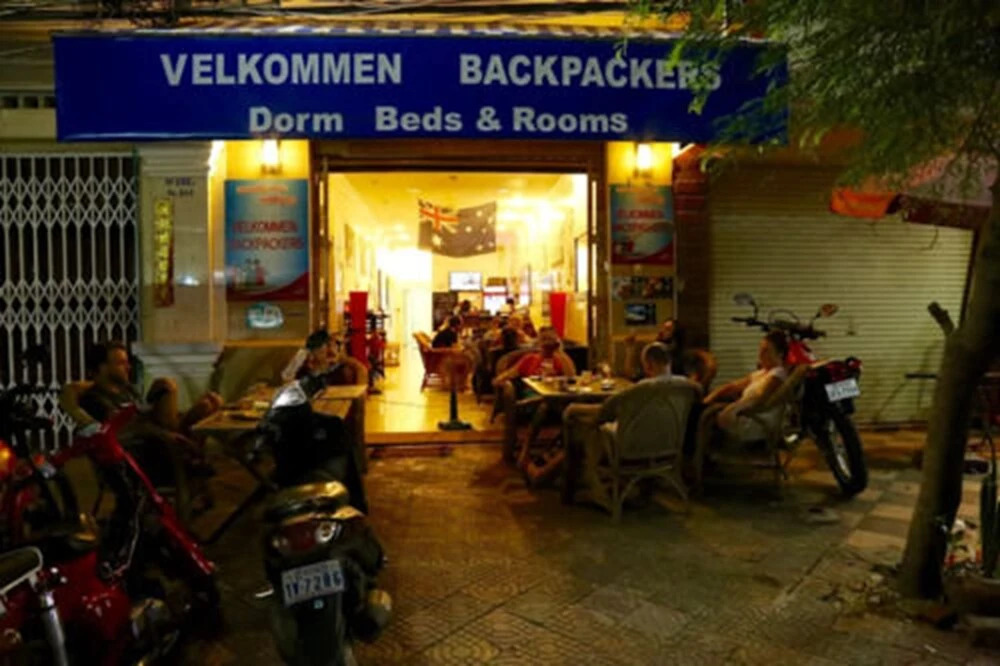 Riverside Backpackers