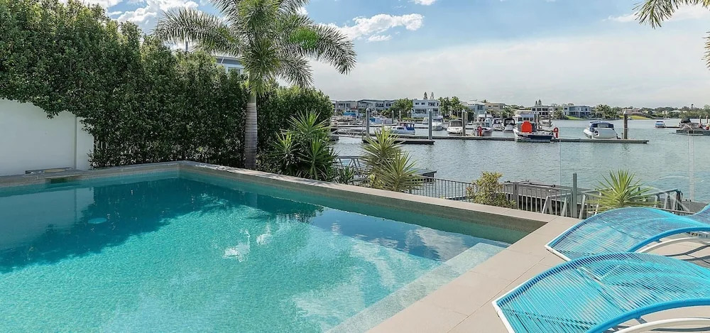 Waterfront Wonderland - Luxury Canal Front Villa w Pool