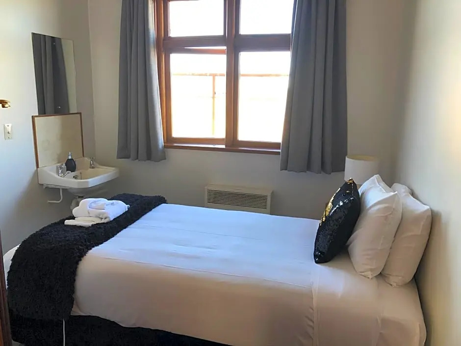 Ranfurly Hotel