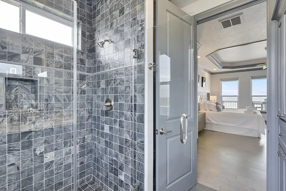 Honu Beachfront House 3 Bedrooms 2 Bathrooms Home