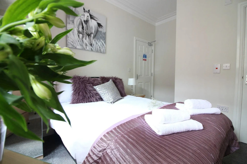 Diamond - Beechfield House Suite 1