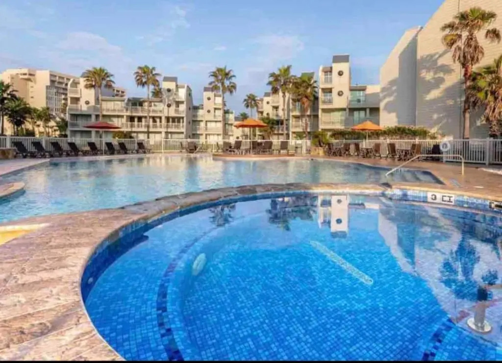 Bahia Mar Solare Tower 6th floor Bayview Condo 2bd 2ba with Pools and Hot tubs