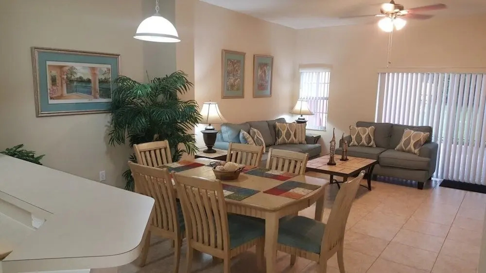 3br, 2.5ba Townhome W/ Sunny Rear Yard 3 Bedroom Townhouse by Redawning