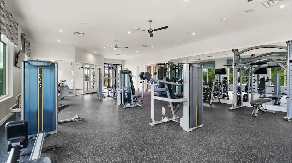 Upstay: Family-friendly 4BR Townhouse w Pool & BBQ