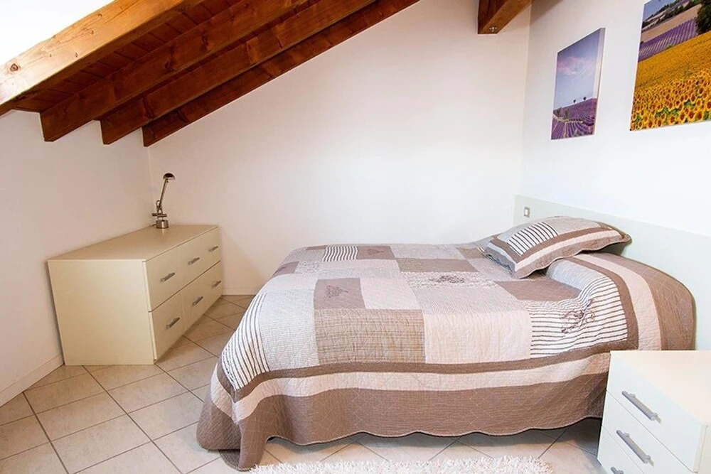2 Bedroom Apartment near Stresa, Short Walk to Lakeside, Lake Views