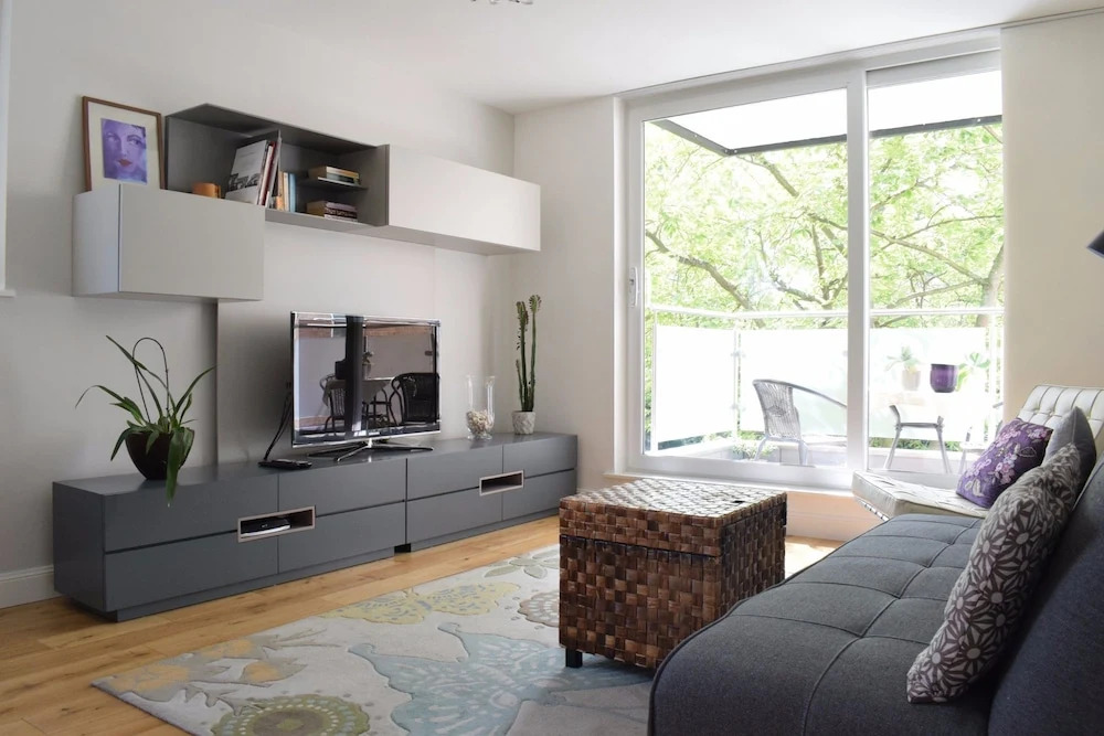 1 Bedroom Apartment With Balcony in Putney