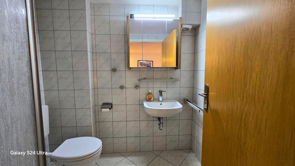 Mobile Home im Ferienpark mit Seezugang