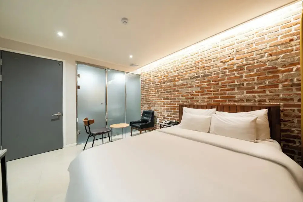Mnlucky Hotel
