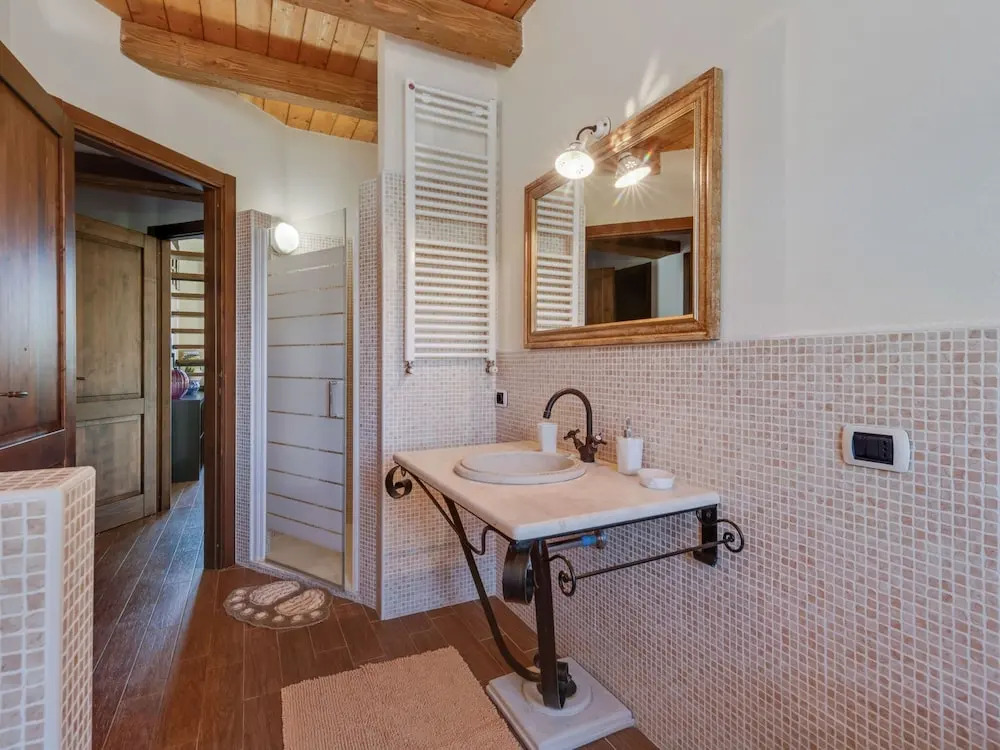 Villa in Piandimeleto with Pool & Sauna