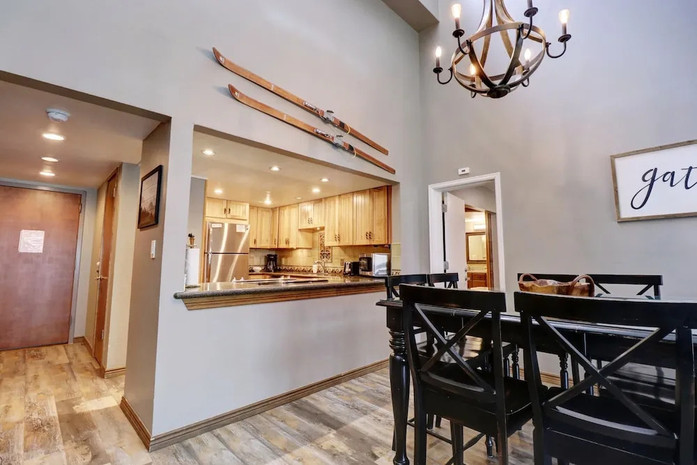 Large, Welcoming Condo With Incredible Views - WL406 by Redawning