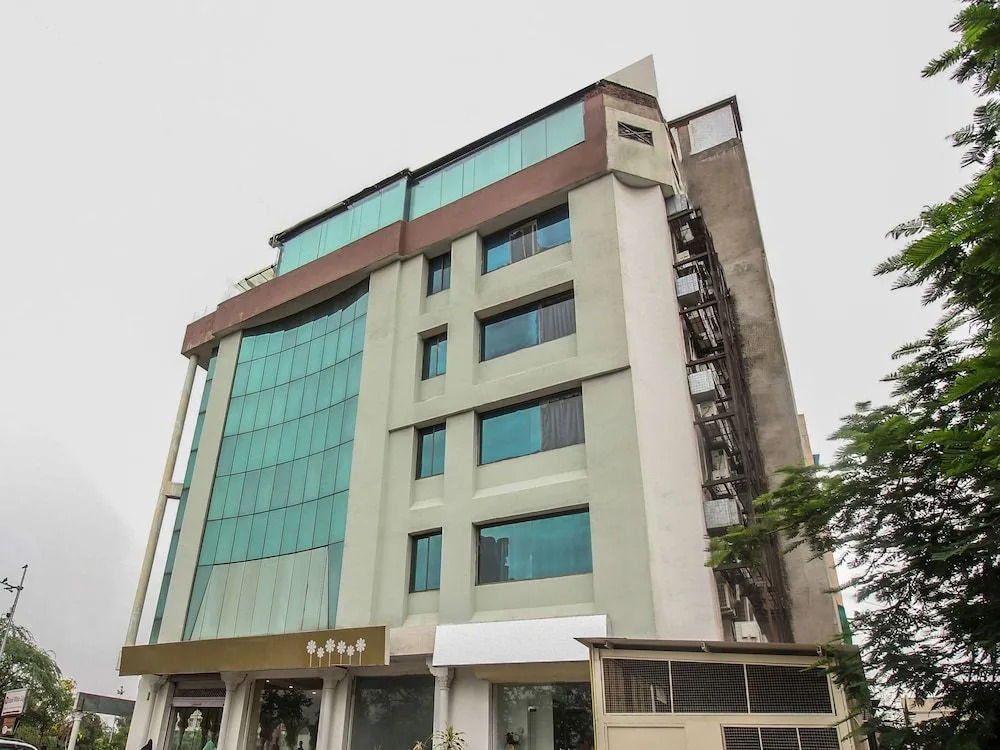 OYO 6894 Hotel White Lily