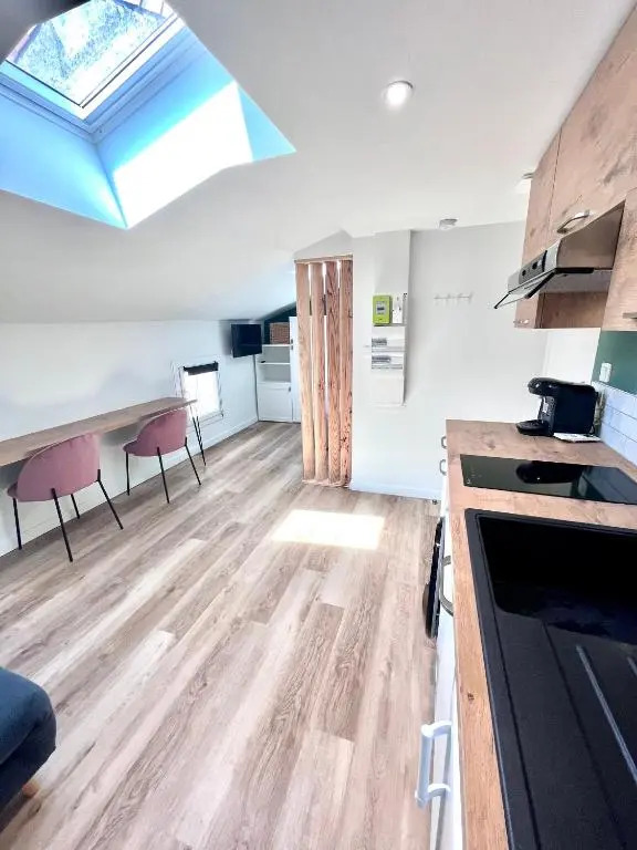 LE QUAI 6 - Studio neuf CALME LUMINEUX - CLIM - WiFi - Gare à 200m