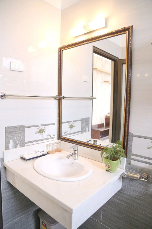 Iris Hotel Halong