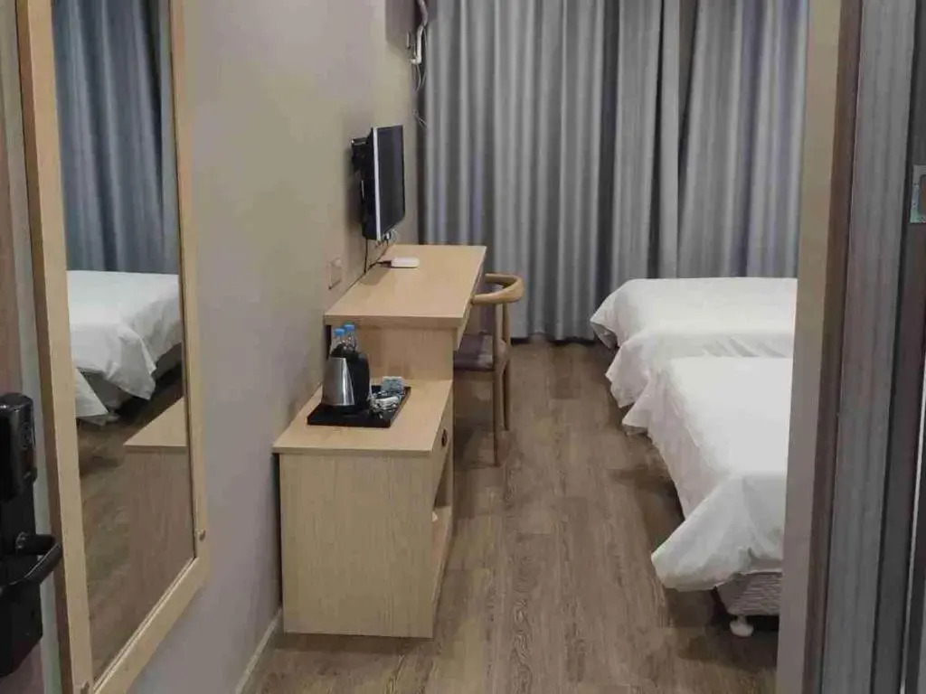 Super 8 Hotel Yizheng ShiDaiGuangChang