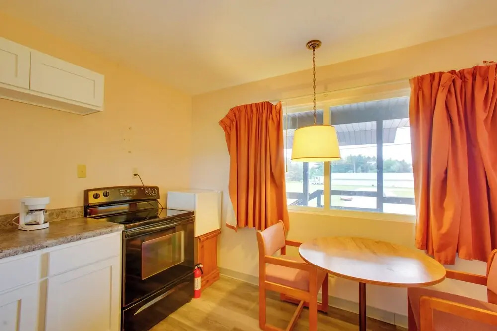 Comfy Lake City Studio < 1/2 Mi to Waterfront Park