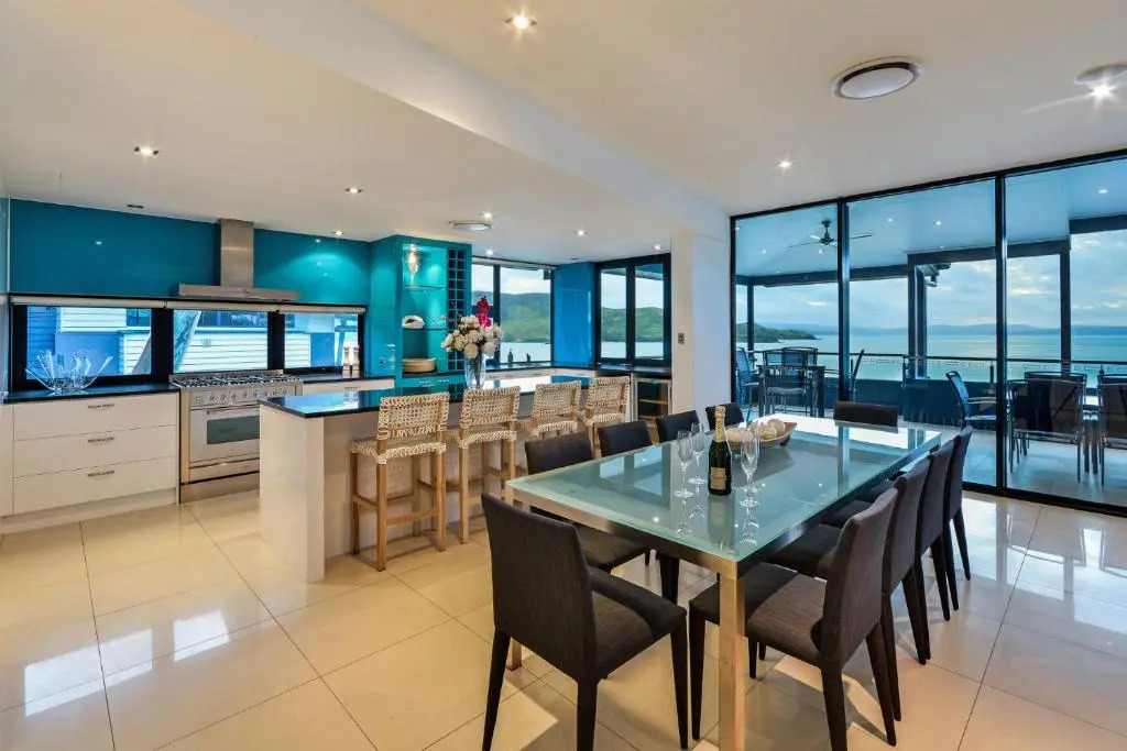Edge 12 Hamilton Island - Oceanfront villa with buggy