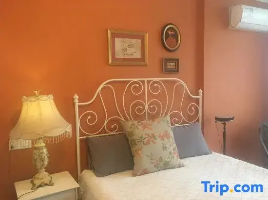 Lvxingjia Designer Audio-Visual Homestay