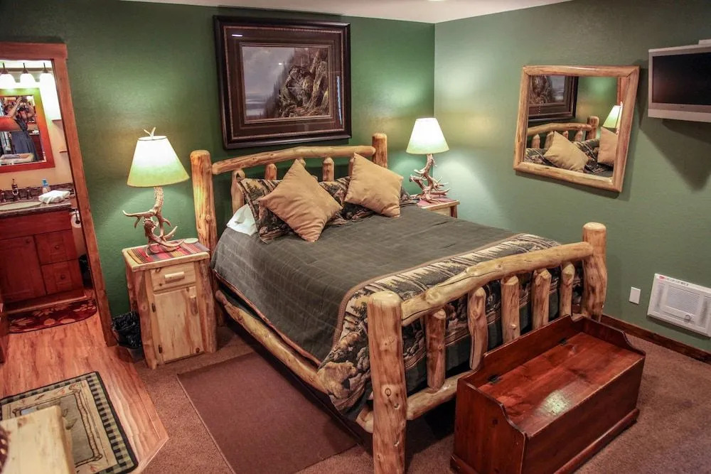Forest Creek 28 Rustic Updated Condo by RedAwning