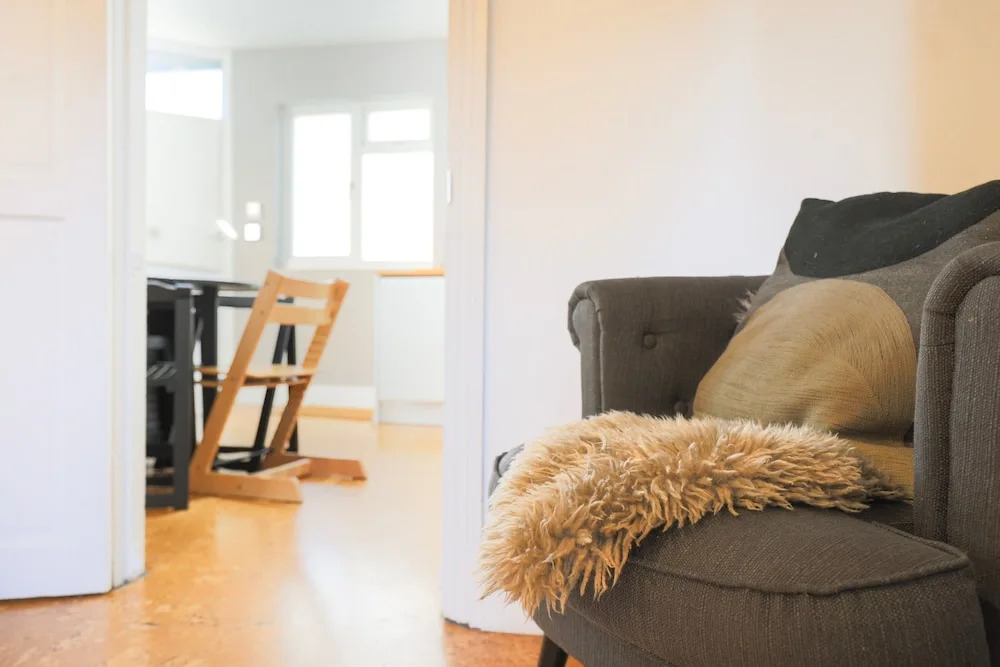 Cosy Flat in Great Location by Station