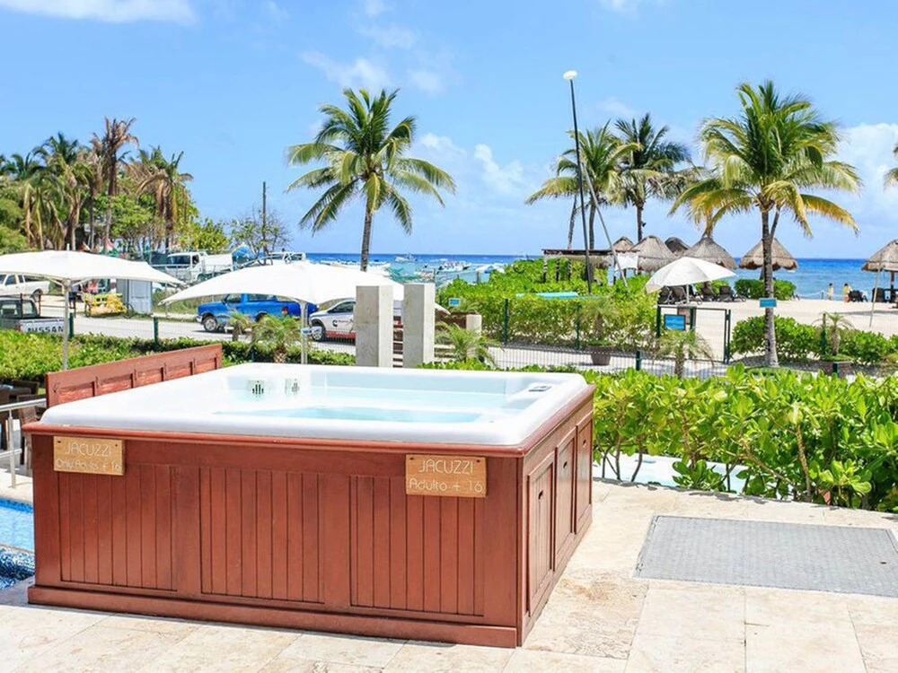 Beachfront Condo-hotel by Tripintravel