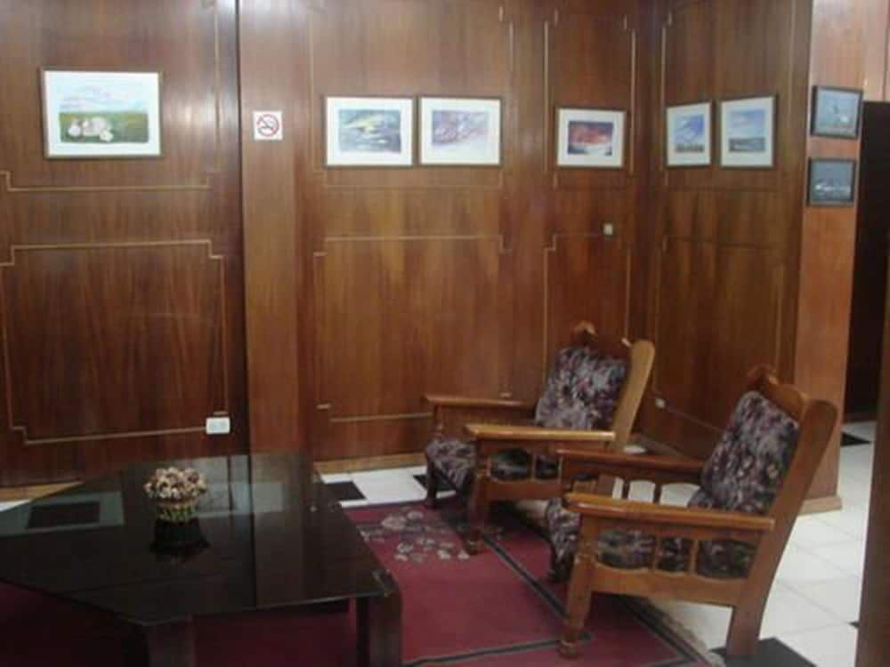 Cheltum Hotel