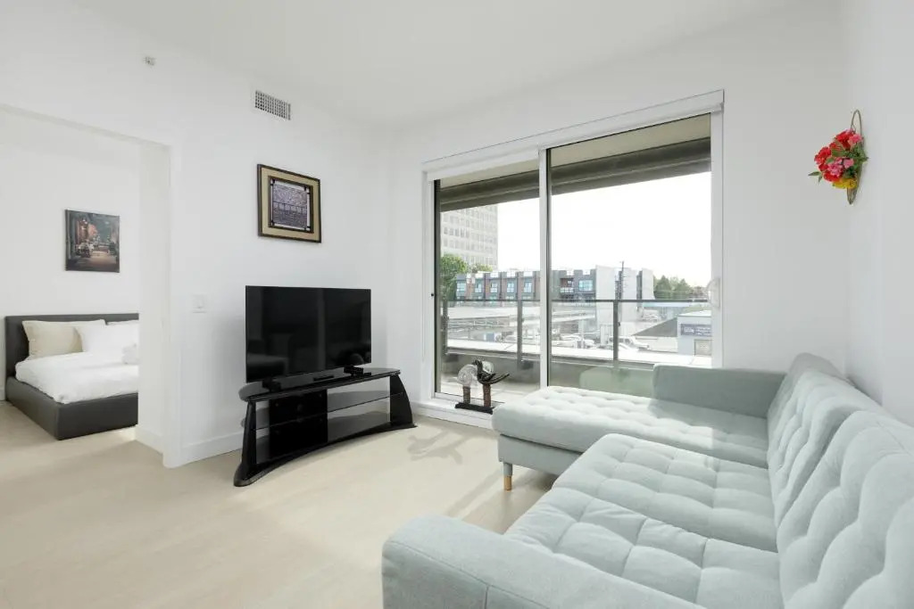 Cozy 2-bedroom condo in Vancouver